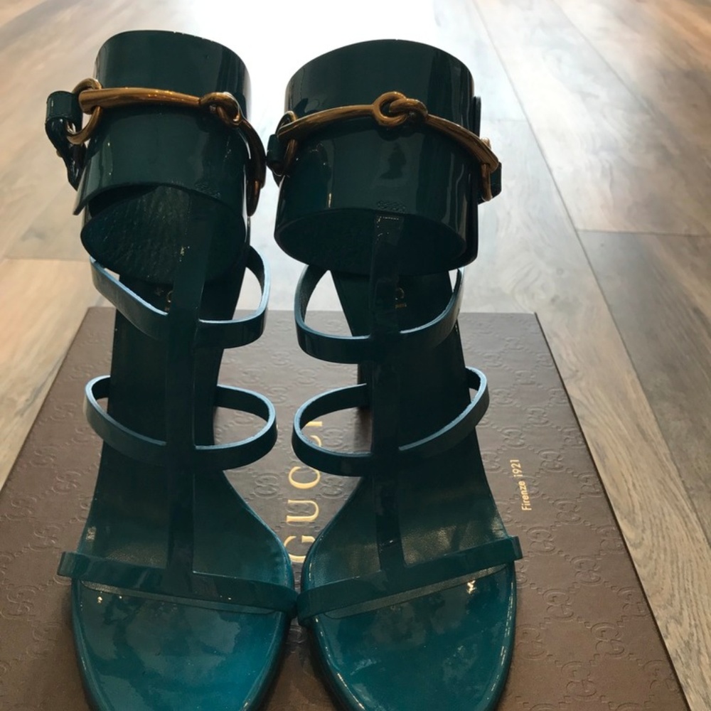 Gucci Vernice Crystal Heels+